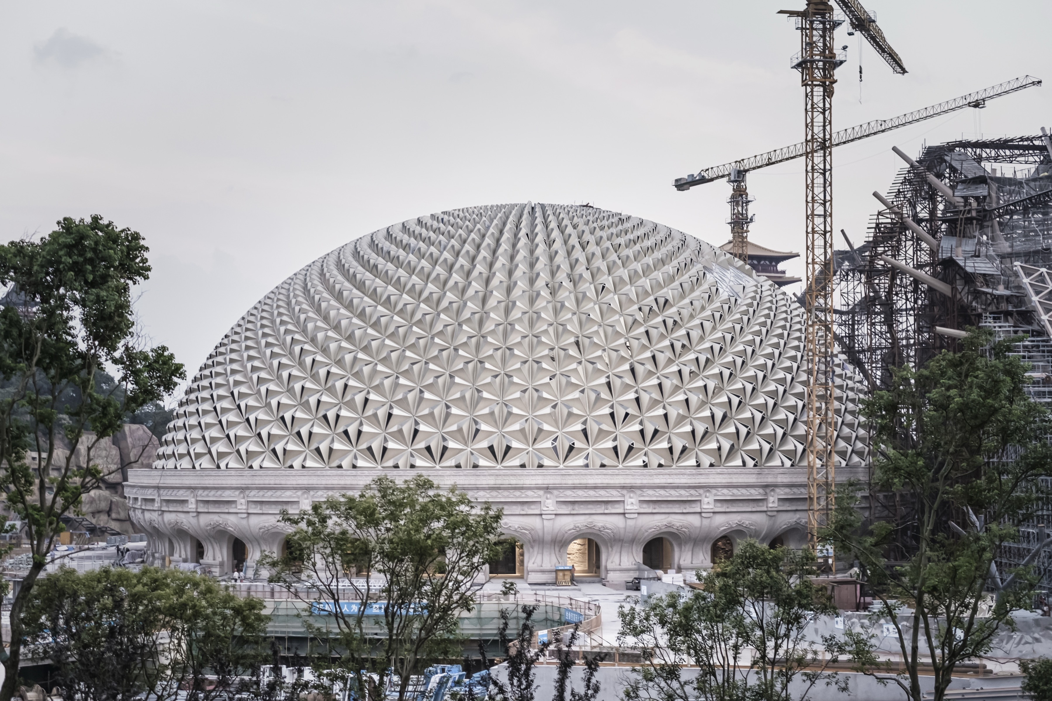 Usnisa Palace during construction