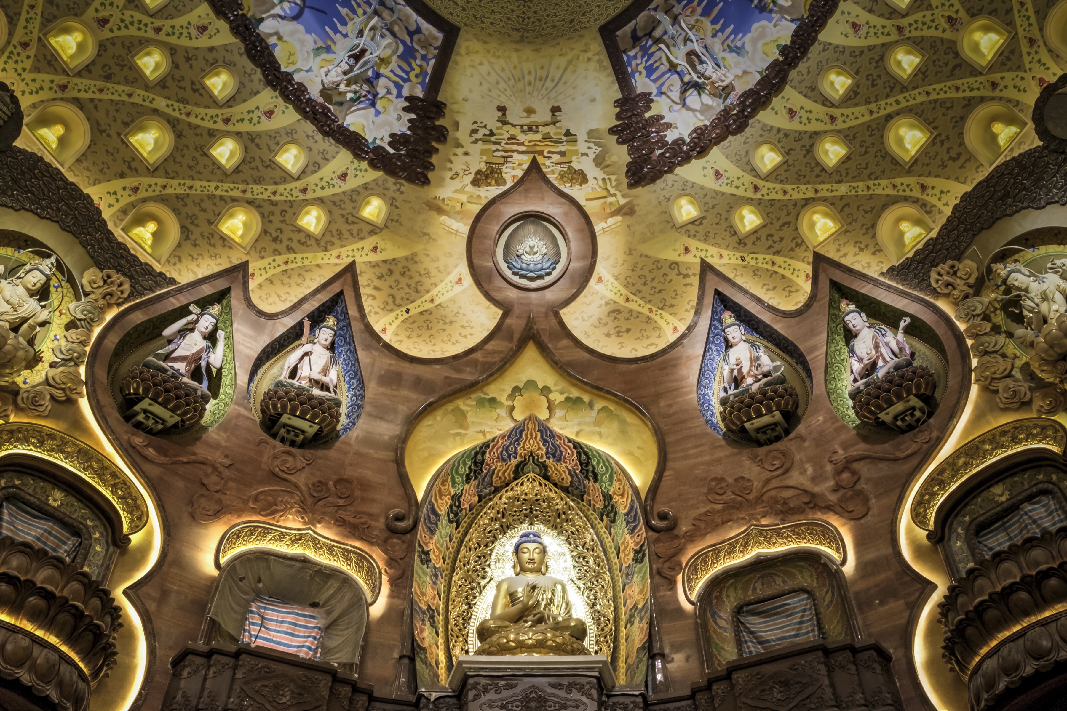 Buddhist interior at Niushou Mountain