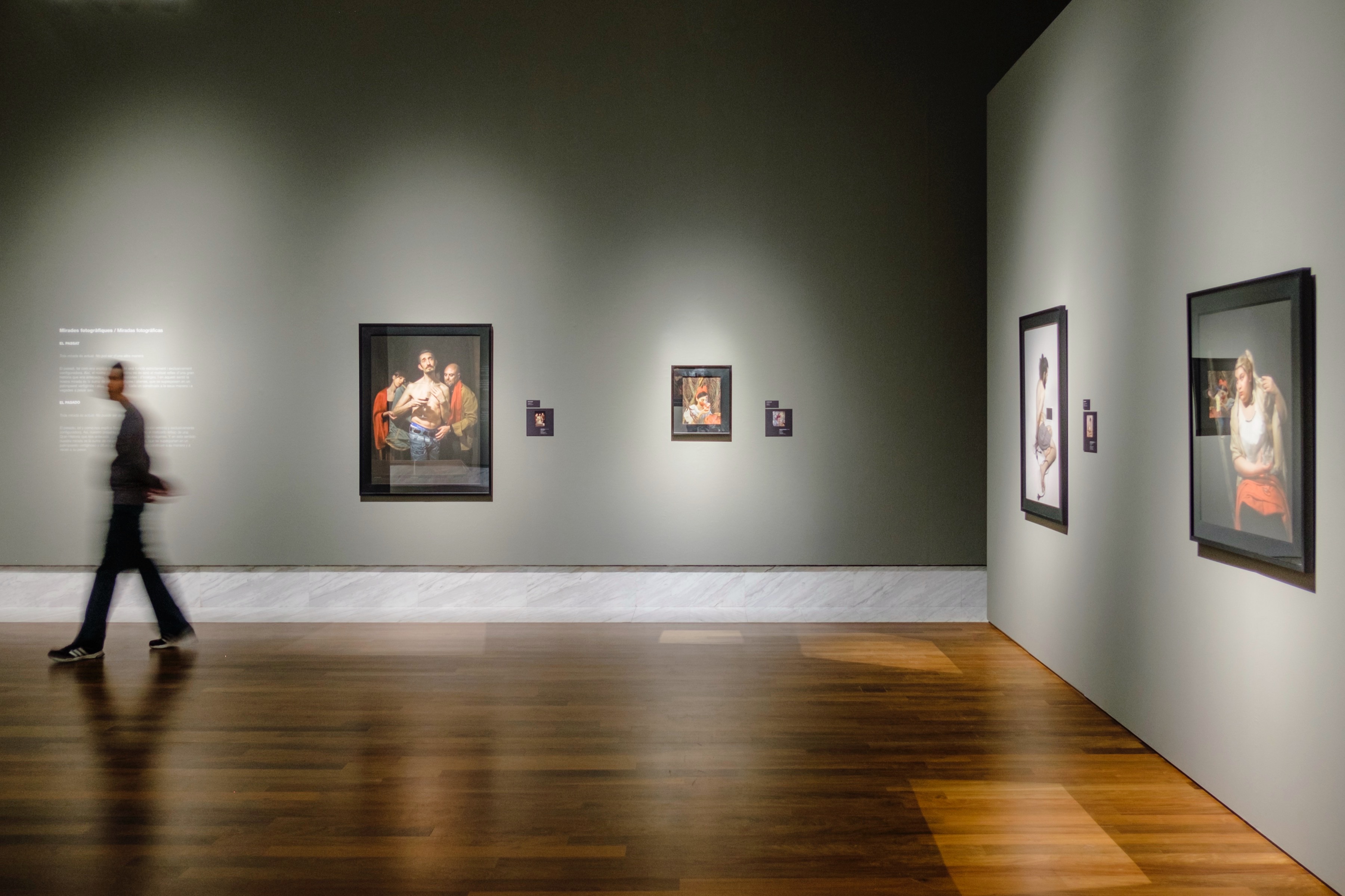 Visitor walking through a gallery at the Museu de Belles Arts de València